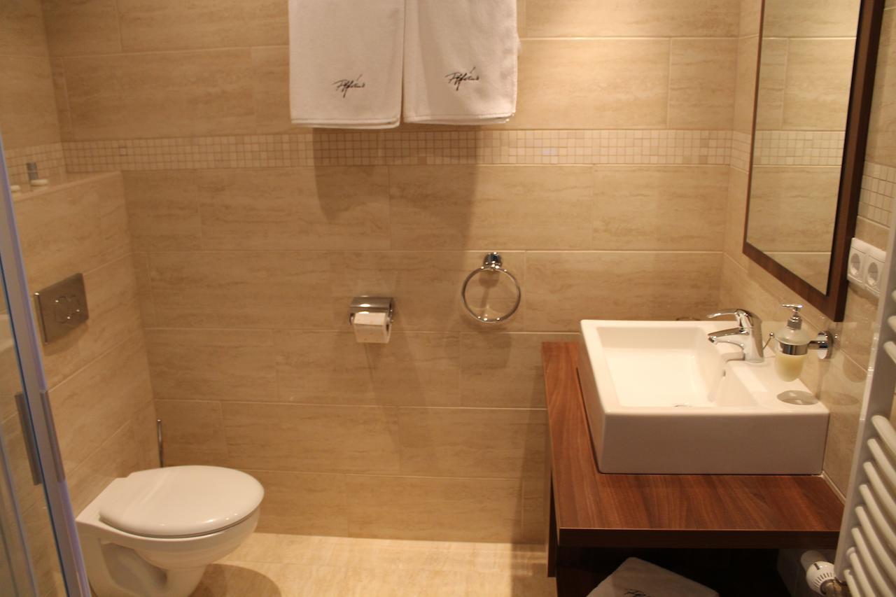 Hotel Tiffán's Pincészet és Panzió Villány Habitación foto
